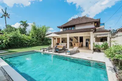 Spacious and Homey 5 Bedroom Villa in Central Seminyak