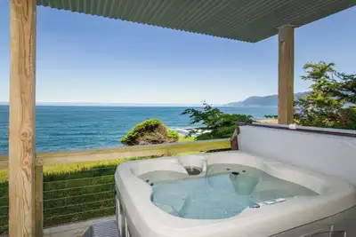 Image de Magnificent  by OceanviewHotTubs Shelter Cove, Ca