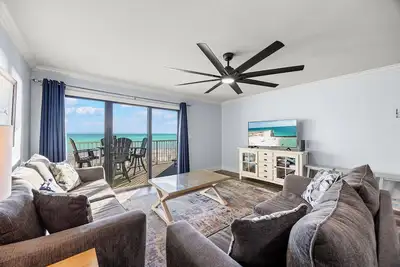 Image de Townhomes at Crystal Beach 1 - Gulf Front, Community Pool, Free Beach Service!