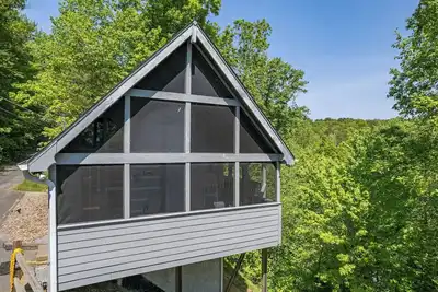 Image de Romantic Cabin w/ Hot Tub & Views! Close to Town!