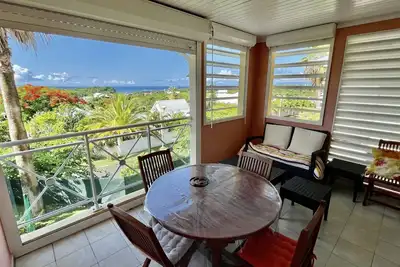 Image de Bel appartement T3 84m2 avec très belle vue mer sur Sainte Anne et les îles.
