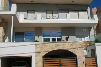 Image de Our luxurious apartment is located just a few steps away from Kalamaki beach