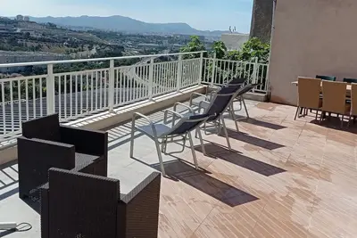 Image de Maison vue panoramique avec terrasse proche des plages et commerces