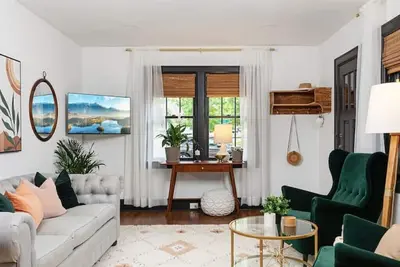 Image de Elegant Tudor Retreat in the Heart of Dilworth