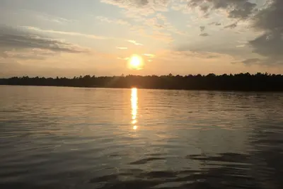 Image de Cottage on Crystal Lake Kawartha with hot tub and beautiful sunsets!