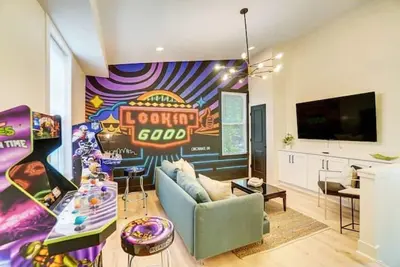 Image de Large Home, 5 Min from Downtown-Hot Tub & Firepit