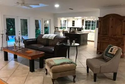 Image de Pet Friendly Pool Home moments from Wec