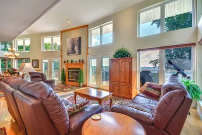 Image de 40-Acre Ararat Escape: On-Site Trails & Mtn Views!