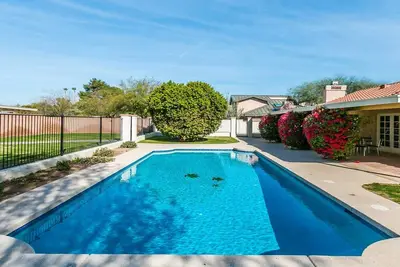 Image de North Phoenix 6 Bedroom with Guest House & Pool!