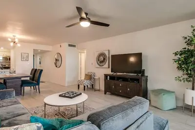 Image de Hip and Comfy Condo in Hub of Old Town Scottsdale!