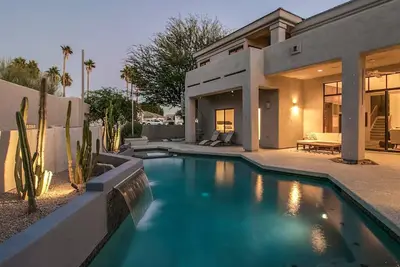 Image de Casa Buena—Luxurious Retreat w/2 Masters & Views!