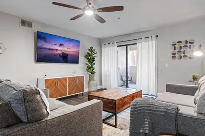 Image de Beautiful newly remodeled 2-Bdrm Biltmore Condo!