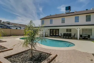 Image de Upgraded 4-Bdrm Beautiful Home W\/Pool!