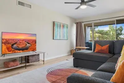 Image de Modern and Sophisticated Old Town Scottsdale Gem!