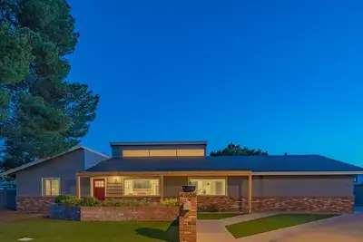 Entertainer's Dream Home! 4 Bdrm, Pool, Games!