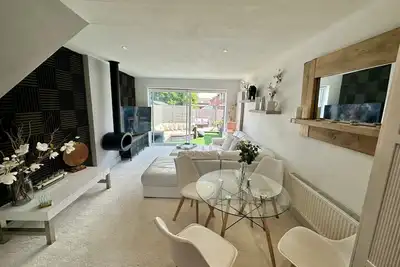 Image de Maison-Supérieure-Salle de bain privée séparée-Vue sur Jardin-Whole House