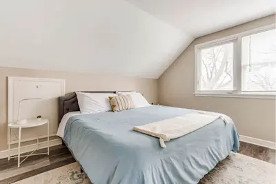 Image de Experience Minneapolis; entire house, close to Downtown Uptown and UofM