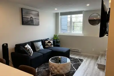Image de Cozy 1 bedroom apartment in Rockland Park Nw Calgary