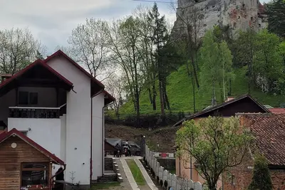Image de Cozy house, 5 minutes away from Bran Castle, \n the price is per room, per night.