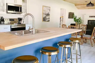 Image de A Clean & Cozy Beach Access Home Caseville, Sand Point!