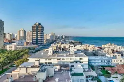 Image de Spacious Open Ocean and Peninsula View\n