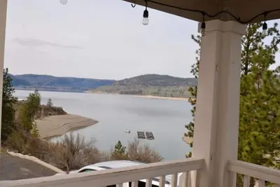 Image de Lake Roosevelt Home w/ Beach Access