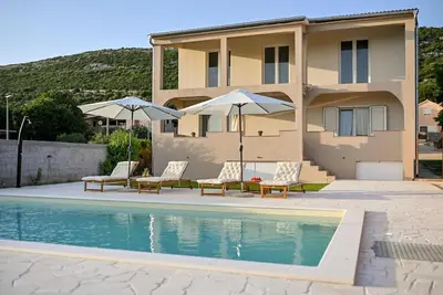 Image de Belle maison à Pakostane avec WiFi