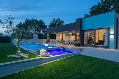 Image de Superbe maison à Krsan avec sauna