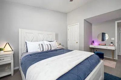 Image de Chic A-frame, Walk to Marina, Family Friendly