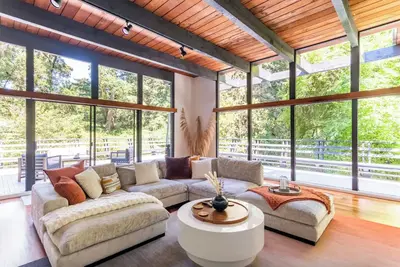 Image de Luxury Mid-Century Modern Home w/ Xl Deck
