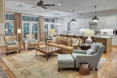 Image de Impeccably Designed Home in Wilson Cottages