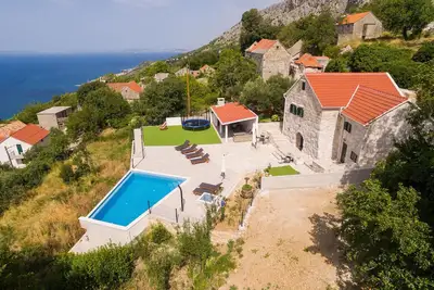 Image de Superbe maison à Jesenice avec WiFi