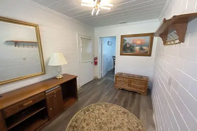 Image de Quiet spacious Home by Lake Harris. Walk to Venation gardens, stroll by the Lake