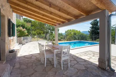 Image de Superbe maison Ă Bajagic avec jacuzzi