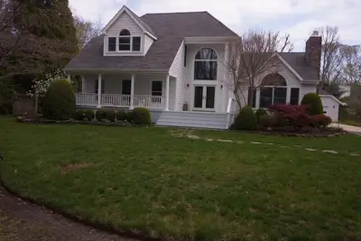 Charming Bridgehampton Retreat