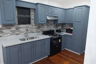 Image de This place is newly built with amazing amenities Great Lake front view