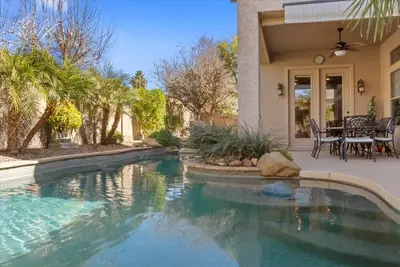 Image de New Listing! Charming home in a Great Neighborhood