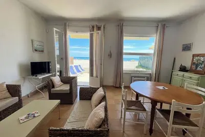 Image de Maison de la plage, front de mer, les pieds dans l'eau. . .
