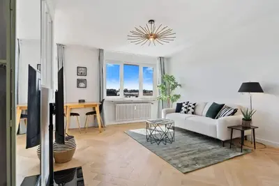 Image de Modern Studio with Kitchen in Prime Location