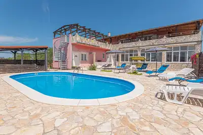 Image de Belle maison Ă Konjevrate avec WiFi