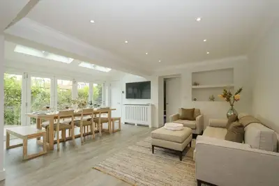 Image de 8 Sanctuary - sleeps 12 guests in 6 bedrooms