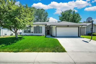 Image de #HabitueHomes - Lorinda's North by Northwest