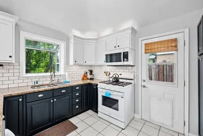 Image de New! Sauna \/ Wood Burning Pizza Oven \/ Fire Pit \/ Desk \/ Patio \/ Fenced Yard