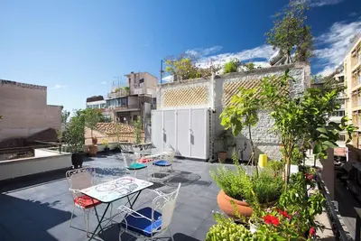 Image de Stylish Townhouse: 3 Apts with Rooftop. Ep7 bldg