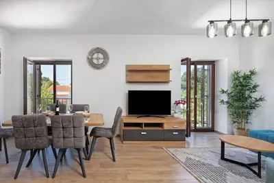 Seafront Apartment Nana