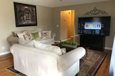 Image de A Beautiful 4br2ba wash &dryer, Wifi, fenced yard\n