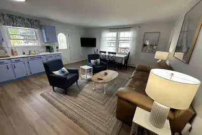 Image de Beach Apt | Steps to the Beach | Lawn | Parking