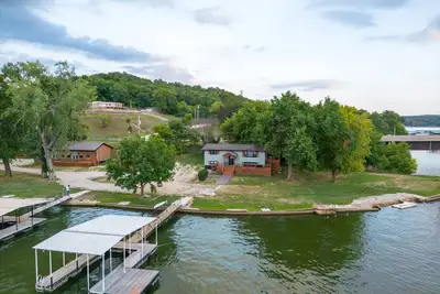 Image de Level lakefront house with private covered dock. Close to Old Kinderhook.