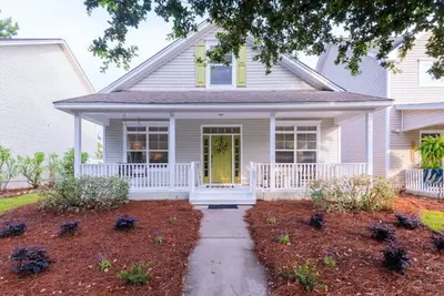 Image de Calypso Cottage in Old Town Bluffton. In the heart of historic Old Town