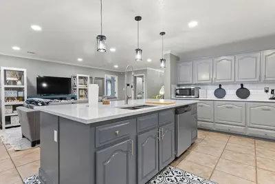 Image de Spacious, cozy retreat, close to beaches, shopping, food & fun @ the Gulf Coast\n